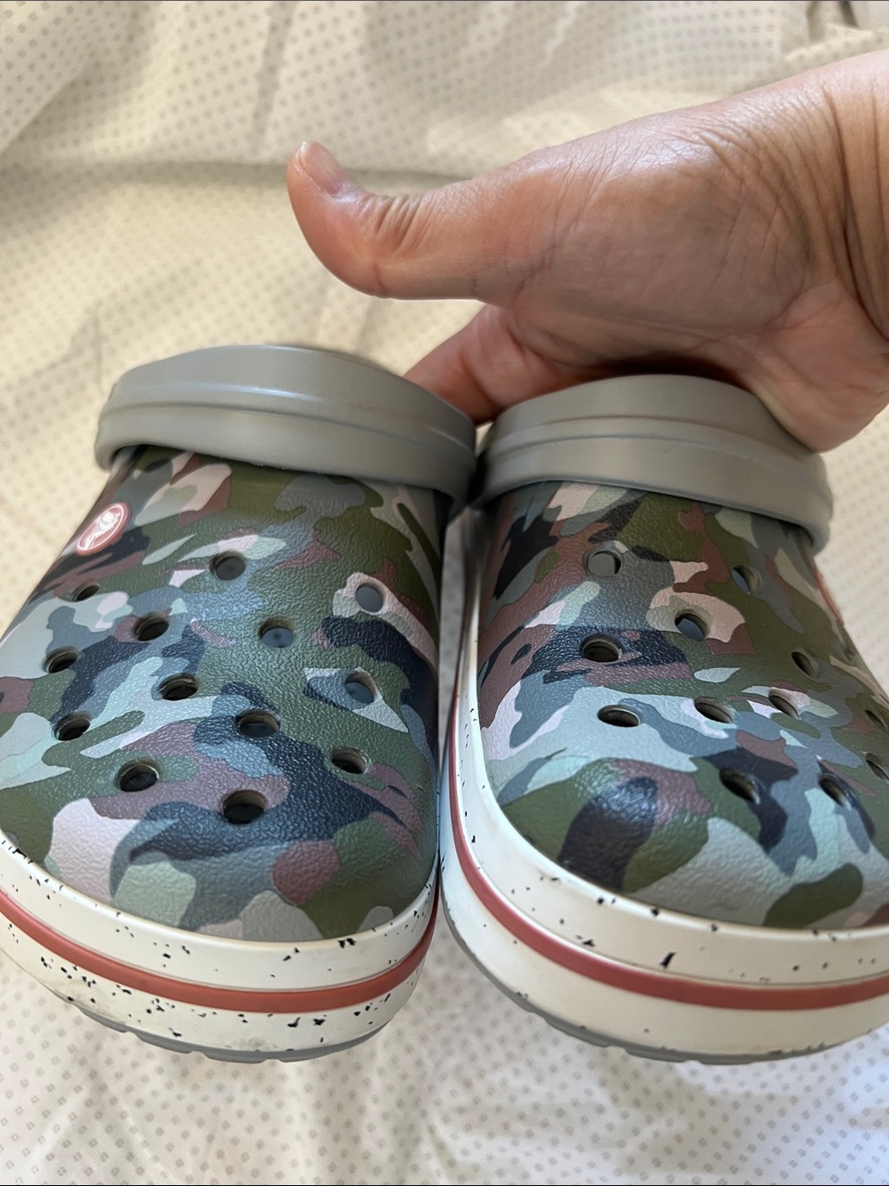 W-359 CROCS Camo Classic Clog in Green, Gray & Brown - Picture 4 of 4